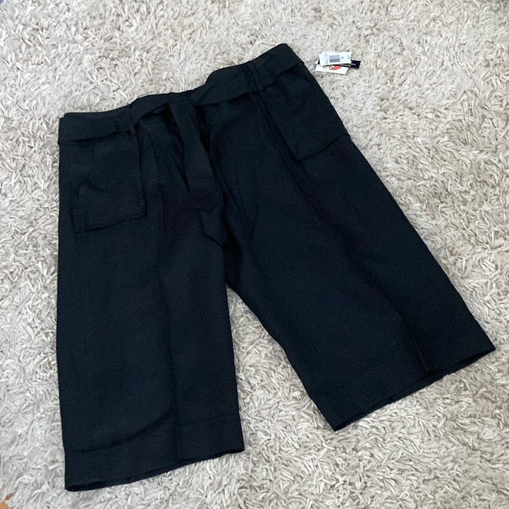 Black Capris with Relaxed Fit and Textured Fabric